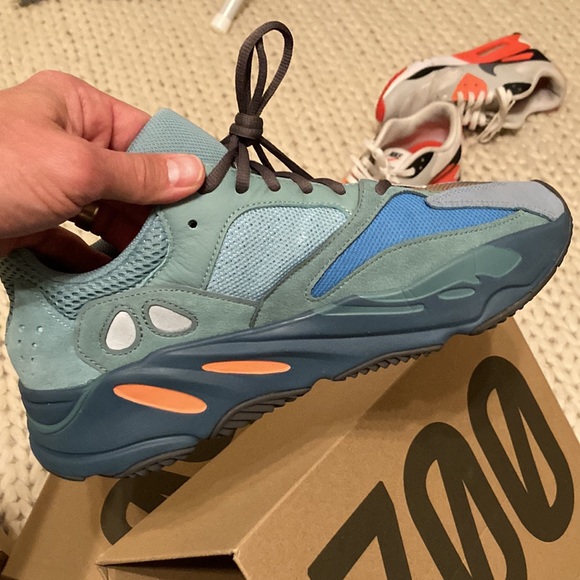 Yeezy 700 faded azure worn twice - Picture 2 of 16
